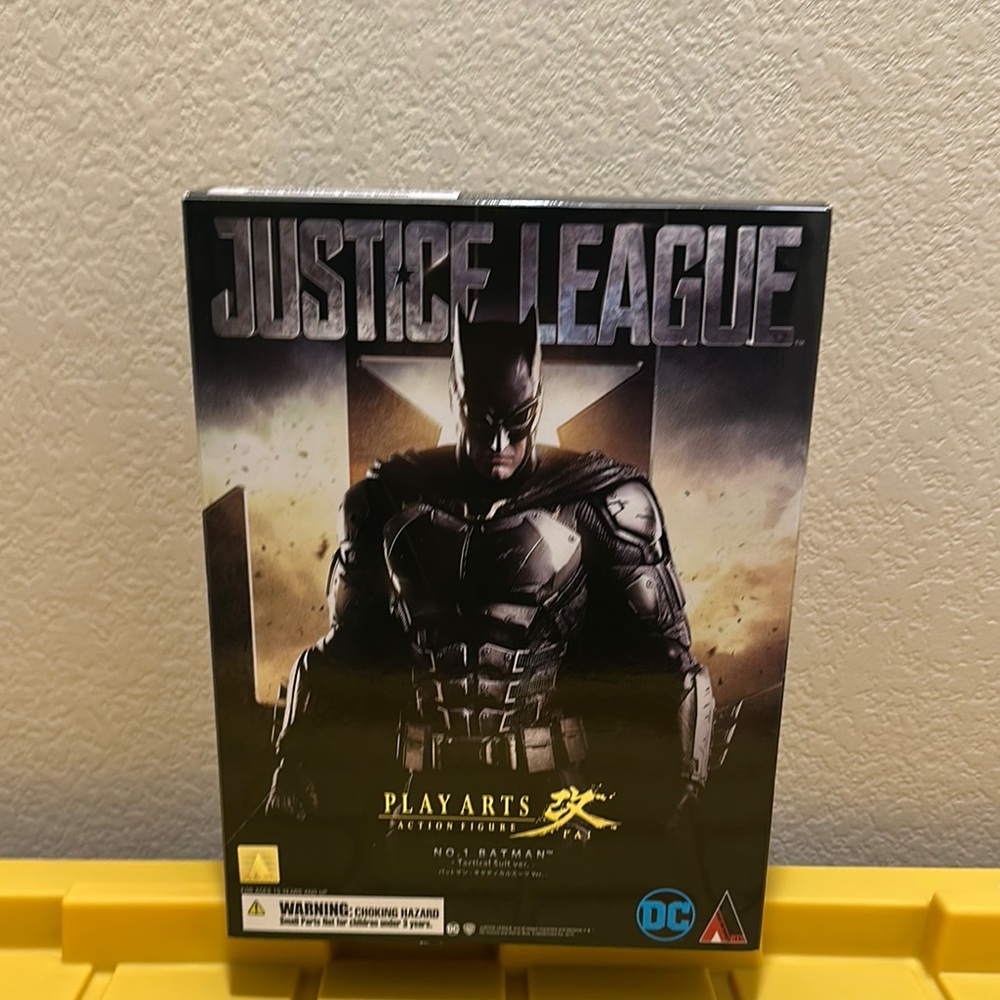 SQUARE ENIX DC JUSTICE LEAGUE VARIANT PLAY ARTS KAI BATMAN TACTICAL SUIT VERSION